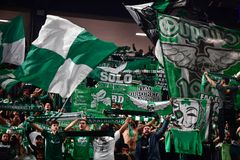 Εντυπωσιακή ατμόσφαιρα στο ΟΑΚΑ με 10.000 φιλάθλους και την παρουσία 300 οπαδών του Ηρακλή (vid)