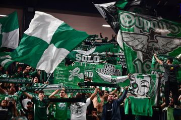 Εντυπωσιακή ατμόσφαιρα στο ΟΑΚΑ με 10.000 φιλάθλους και την παρουσία 300 οπαδών του Ηρακλή (vid)