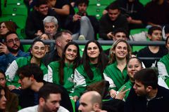 Θερμό χειροκρότημα για τις μπασκετμπολίστριες του Παναθηναϊκού στο T-Center