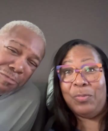 Σε παροξυσμό οι γονείς του Χολμς για την επιστροφή και την εξαιρετική του εμφάνιση (vid)