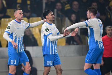 «Meet and greet» των παικτών της Κραϊόβα με τον κόσμο μετά την ΑΕΚ