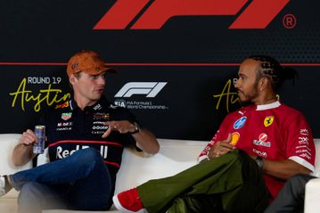 Φερστάπεν: «Πονάει η καρδιά μου βλέποντας τον Χάμιλτον να δυσκολεύεται»