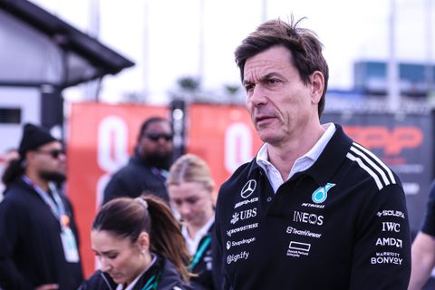 Ο Βολφ παραμένει επιφυλακτικός για το πλεονέκτημα της Mercedes