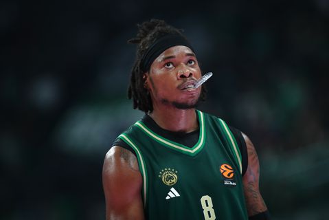 Η σύζυγος του Χολμς απαντά στην κριτική του Αταμάν: «Αυτό είναι ντροπή, όχι οικογένεια»