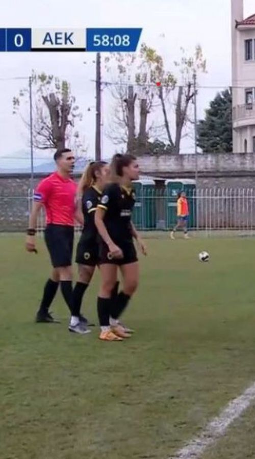 Τρομερά νεύρα στο Αστέρας Τρίπολης - ΑΕΚ, πιάστηκαν στα χέρια παίκτριες και πάγκος! (vid)