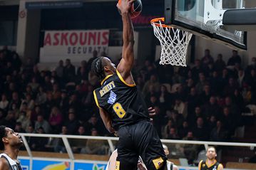 Όμορφη πάσα του Ξανθόπουλου, δυναμικό κάρφωμα του ΜακΓκρίφ (vid)