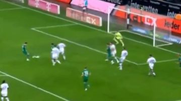 Ψυχωμένη Άουγκσμπουργκ έκανε την ανατροπή και προσπέρασε την Γκλάντμπαχ