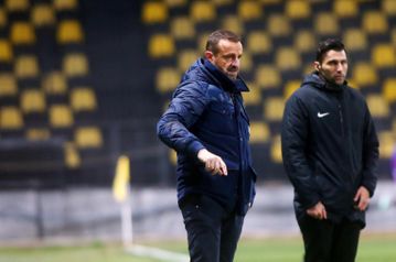 Παράπονα για τη διαιτησία από τον Μάντζιο: «Πέναλτι... εφεύρεση!»