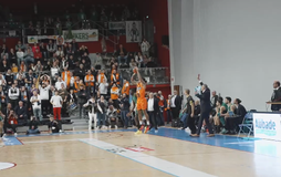 Φινάλε-έπος στη Γαλλία: Πρώην παίκτης του Προμηθέα χάρισε τη νίκη στην ομάδα του και κόντεψε να... ρίξει το γήπεδο (vid)