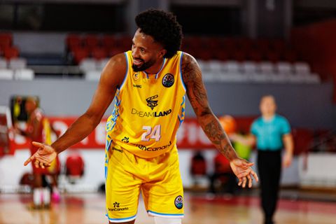 Ενίσχυση με Μπράιαν Ανγκόλα για τη Βιλερμπάν