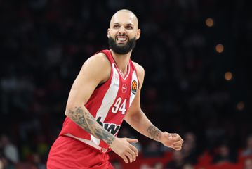 Φουρνιέ: «Να σπάσουμε την κακή παράδοση με την Εφές»