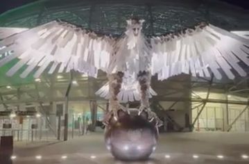 Με τον Ολυμπιακό στη Βουδαπέστη: Αυτός είναι ο αετός στο γήπεδο της Φερεντσβάρος ο οποίος αποτέλεσε έμπνευση για την ΑΕΚ! (vid)