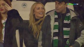 Στη Λεωφόρο και χαμογελαστή η Ελένη Βουλγαράκη! (vid)