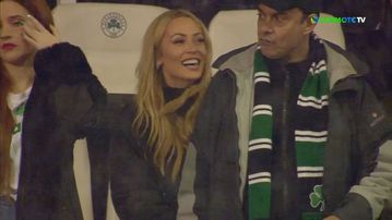 Στη Λεωφόρο και χαμογελαστή η Ελένη Βουλγαράκη! (vid)