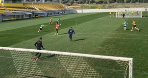 Βίντεο: Ο Αλμέιδα παίζει μπάλα στα Σπάτα με τους παίκτες του