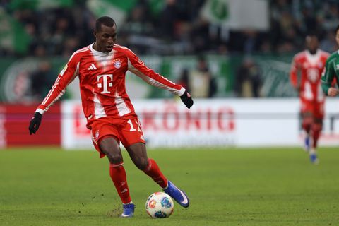 Έγινε viral ο Νίκολας Τζάκσον: Ο σταρ της Μπάγερν περπατά ημίγυμνος στα χιόνια του Μονάχου