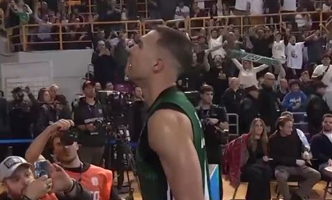 Έξαλλοι πανηγυρισμοί Σλούκα με τον κόσμο του Παναθηναϊκού πριν την λήξη του τελικού (vid)