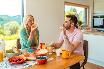 Πώς η Διατροφή Επηρεάζει τη Σεξουαλική Ζωή: Η Σύνδεση που Δεν Πρέπει να Αγνοούμε