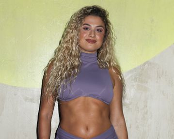 Η Antigoni πριν τη Eurovision: Η είσοδός της στο βρετανικό Love Island που «αναστάτωσε» τη βίλα (vid & pics)