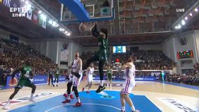 Διαδοχικά καρφώματα από τον Ρισόν Χολμς