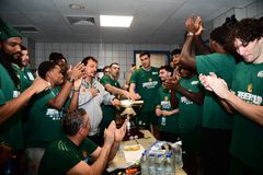 Έξαλλοι πανηγυρισμοί στα αποδυτήρια του Παναθηναϊκού για την κατάκτηση του Κυπέλλου (pic)