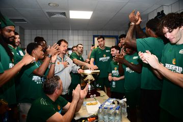 Έξαλλοι πανηγυρισμοί στα αποδυτήρια του Παναθηναϊκού για την κατάκτηση του Κυπέλλου (pic)