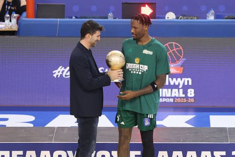 Δεν πρόλαβε να έρθει και έκανε την διαφορά - MVP του τελικού στο Allwyn Final 8 ο Χέιζ-Ντέιβις (vid)