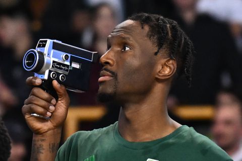 Ο MVP Χέιζ-Ντέιβις σε ρόλο... σκηνοθέτη απαθανάτισε τους πανηγυρισμούς με ρετρό κάμερα (vid)