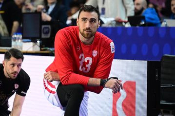 Έτοιμος να παίξει με τον ειδικό νάρθηκα ο Νίκολα Μιλουτίνοφ (vid)