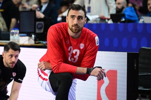 Έτοιμος να παίξει με τον ειδικό νάρθηκα ο Νίκολα Μιλουτίνοφ (vid)