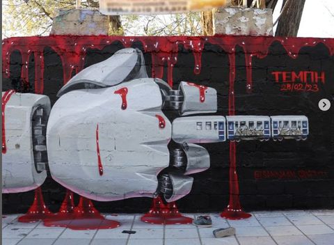 Ένα γκράφιτι για τα Τέμπη που συγκλονίζει, στην Καλαμαριά