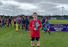 Ο γιος του Ρούνεϊ βαδίζει στα «χνάρια» του πατέρα του - Σκόραρε στο ντέρμπι του Μάντσεστερ και χάρισε τον τίτλο στη Γιουνάιτεντ