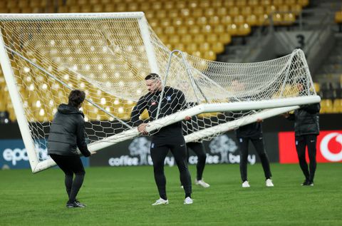 Αντικαταστάθηκαν τα σπασμένα καθίσματα στο πέταλο των οργανωμένων της «OPAP Arena» (pics & vids)