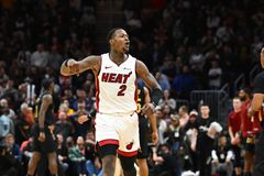 O Τέρι Ροζίερ «εκτέλεσε» τους Καβαλίερς στο Κλίβελαντ - Νίκες για τις ομάδες της Δύσης που κυνηγάνε το Νο 6 (vids)