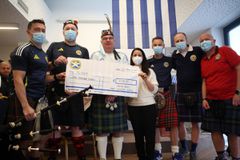 Οι οργανωμένοι οπαδοί των Σκωτσέζων έκαναν δωρεά στον σύλλογο «Φλόγα»