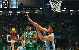 Ο Μπράουν υποκλίθηκε στον Γκραντ: «Είναι ο καλύτερος αμυντικός, αξίζει το βραβείο»