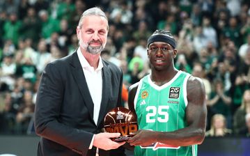 Σείστηκε το ΟΑΚΑ για τον MVP Κέντρικ Ναν - Παρέλαβε το βραβείο του από τον Αλβέρτη (vid)