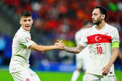 Ο Τσαλχάνογλου συμβουλεύει τον Γκιουλέρ να αφήσει τη Ρεάλ για την Ίντερ