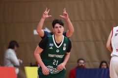 Ανατροπή και απόδραση από το ΣΕΦ για τον Παναθηναϊκό και ραντεβού στους τελικούς με Αθηναϊκό