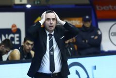 Αιχμές Μπούτσκου για τη διαιτησία μετά την ήττα στο Περιστέρι