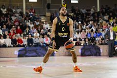 Η Μονακό πέρασε από την έδρα της Γκραβελίν και παραμένει στην κορυφή