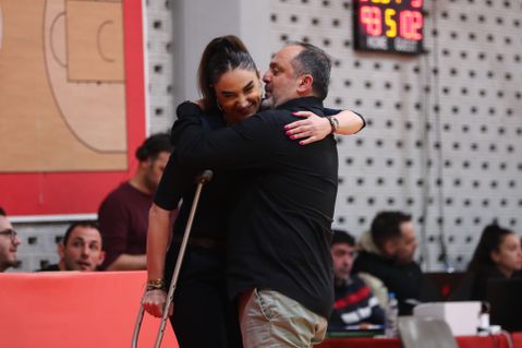 Οι έξαλλοι πανηγυρισμοί της Ερντέμ με την πατερίτσα στο χέρι μετά την πρόκριση του Παναθηναϊκού (pics & vid)