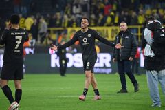 Απίθανη ανατροπή για την Ντόρτμουντ, 3-2 το Αμβούργο με δύο πέναλτι