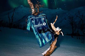 Η Τρόμσο παρουσίασε φανέλα εμπνευσμένη από το Βόρειο Σέλας