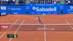 Με καταπληκτικό σερβίς ο Στέφανος κατέκτησε το πρώτο σετ