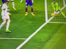 Απίστευτο: Ίδια φάση στο Clasico με το 1-0 του Άρη κόντρα στην ΑΕΚ - Η απόφαση που πήρε το VAR (gallery)