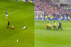 «Σοκ» στο Έβερτον - Νότιγχαμ Φόρεστ: Σωριάστηκε στο έδαφος ο Μπέτο μετά από σύγκρουση (vids)