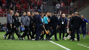 «Ντου» των ανθρώπων του ΠΑΟΚ στον Νογκέιρα με τη λήξη στο Φάληρο (gallery)