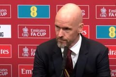 Τεν Χαχ: «Δεν ήταν ντροπή ο αγώνας, ήταν μια τεράστια επιτυχία»