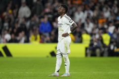 Ο Φίγκο συμβούλεψε τον Βινίσιους να μην προκαλεί τους οπαδούς της Ρεάλ Μαδρίτης